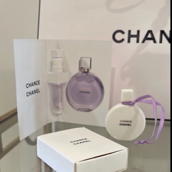 CHANEL Cream Coco Mademoiselle cosmetics Bag - Picture 6 of 15